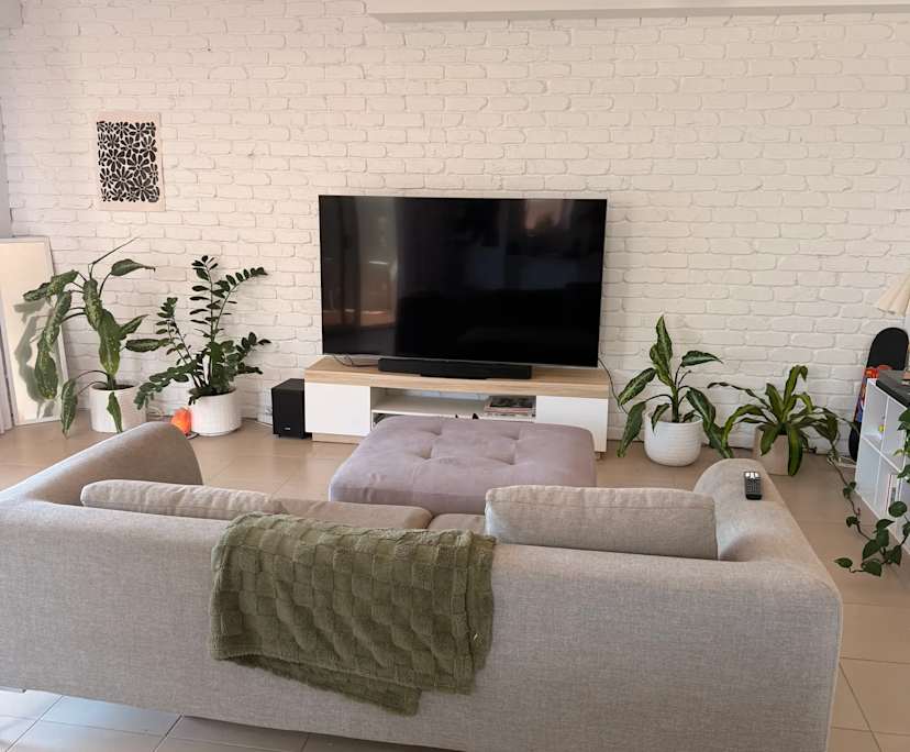 Unfurnished room in a flatshare