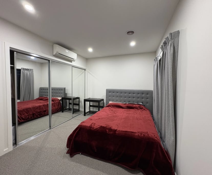 Furnished room with ensuite in a flatshare