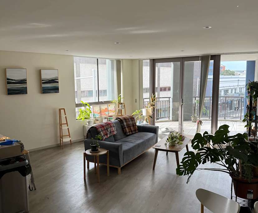 Unfurnished room with ensuite in a flatshare