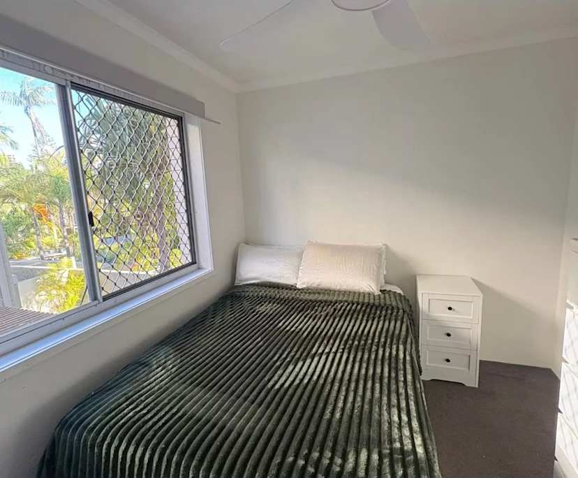 $350, Flatshare, 2 bathrooms, Broadbeach QLD 4218