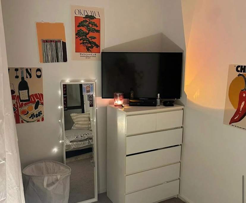 Furnished room in a flatshare