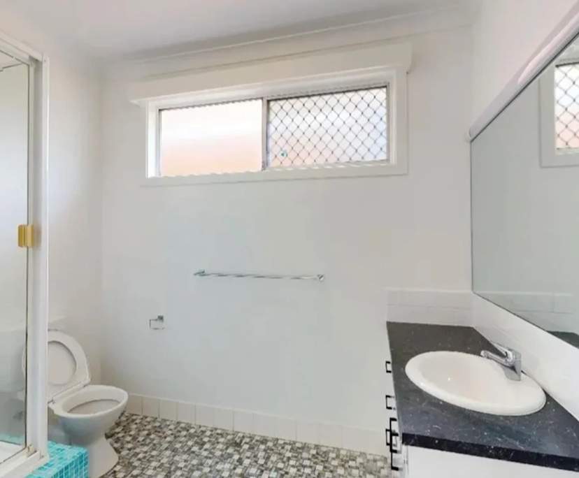 $350, Share-house, 3 bathrooms, Palm Beach QLD 4221