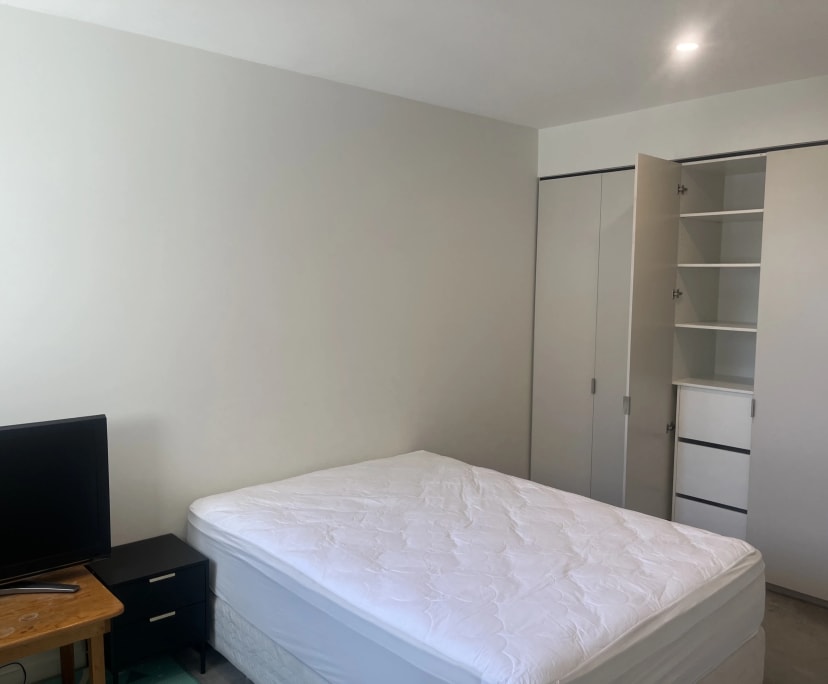 Room in a share house