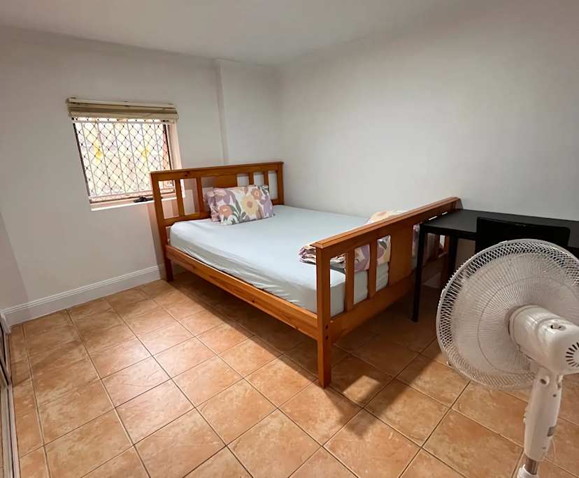 Room in a share house