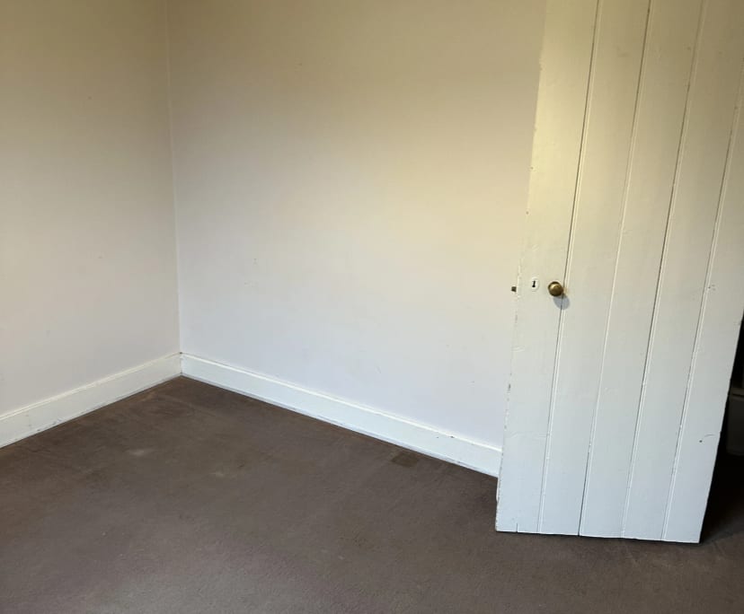 Room in a share house