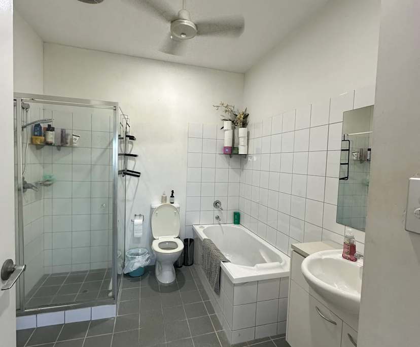Furnished room in a flatshare