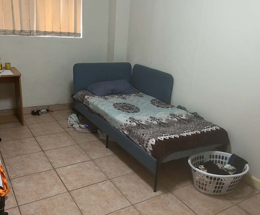 Unfurnished room with ensuite in a flatshare