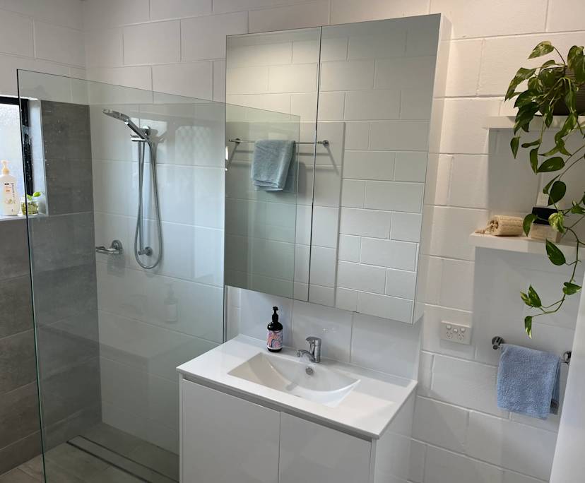 $300, Share-house, 3 bathrooms, Mooroobool QLD 4870