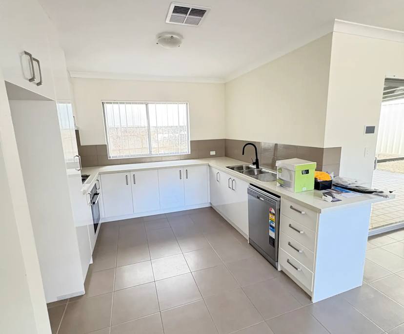Unfurnished room in a share house