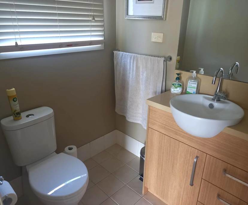 $100, Homestay, 4 bathrooms, Erina NSW 2250