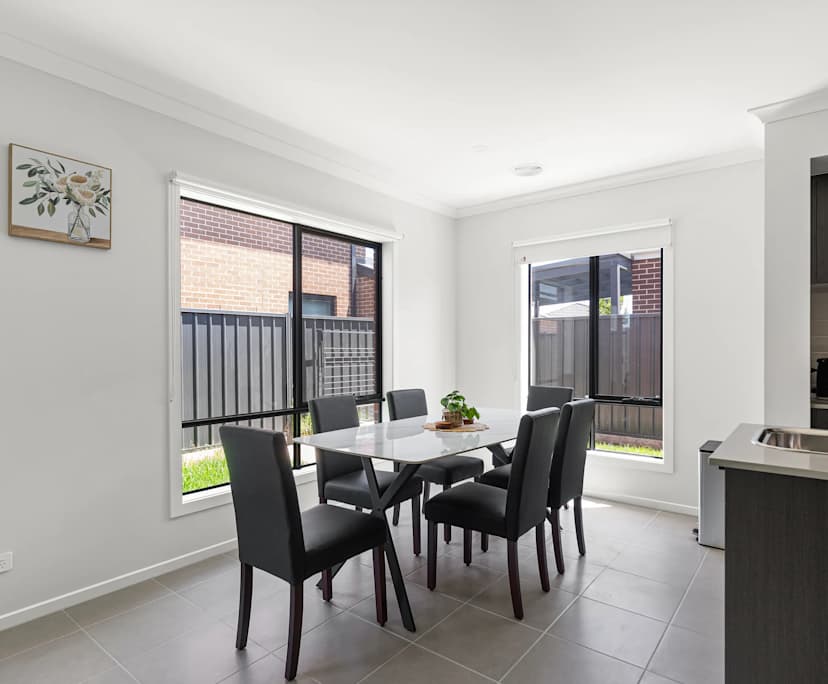 $550, Homestay, 4 bathrooms, Melton South VIC 3338