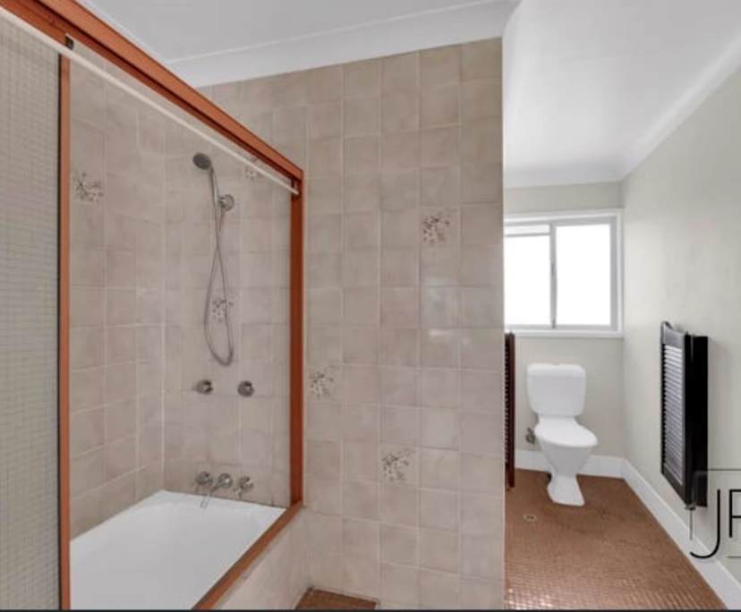 $300, Share-house, 3 bathrooms, Mermaid Waters QLD 4218