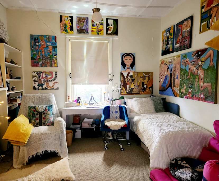 Furnished room in a share house