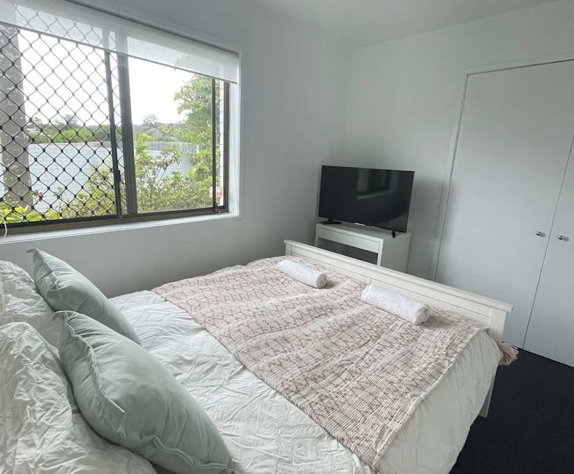 $300, Share-house, 3 bathrooms, Elanora QLD 4221