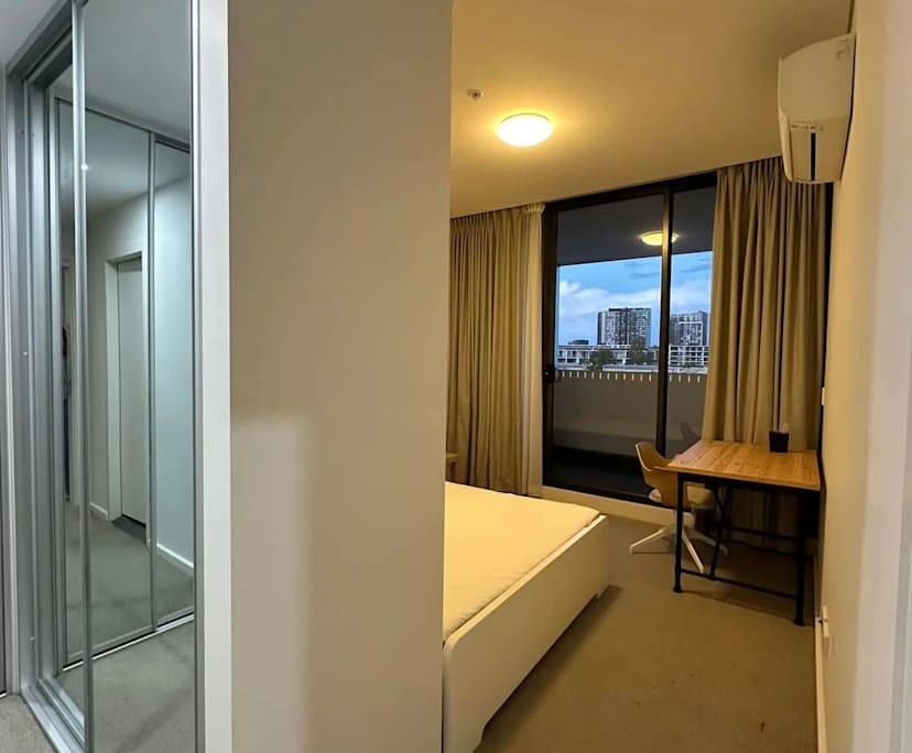 Furnished room with ensuite in a flatshare