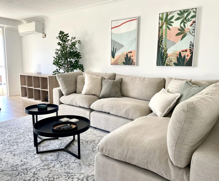 Furnished room in a flatshare