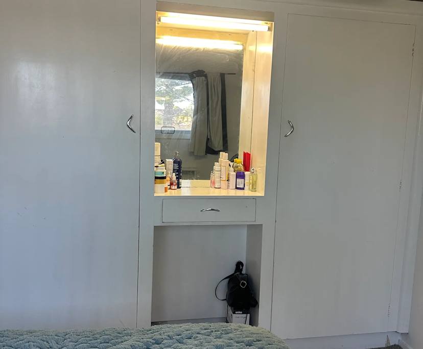 Furnished room in a flatshare