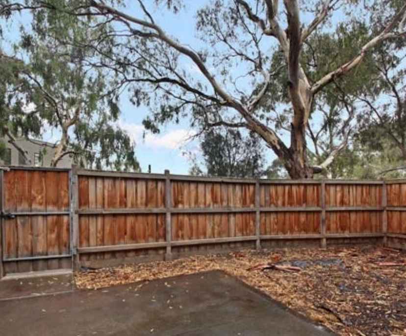 Unfurnished room in a flatshare