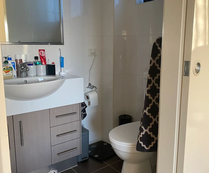 $330, Flatshare, 2 bathrooms, Holland Park West QLD 4121