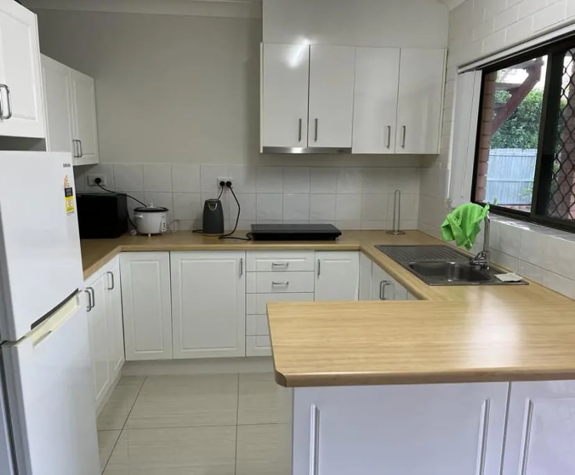 $460, Studio, 1 bathroom, Camp Hill QLD 4152