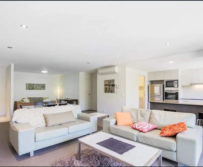 Furnished room with ensuite in a flatshare