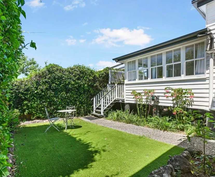 Room in a share house