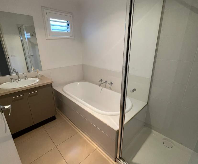 Room in a share house