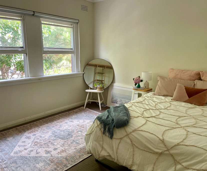 Furnished room in a flatshare