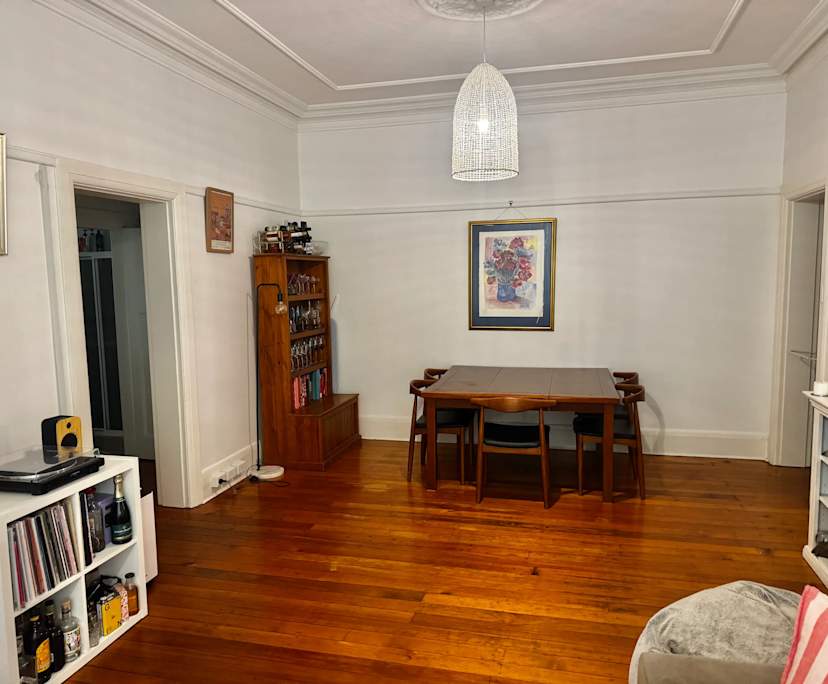 Furnished room in a flatshare