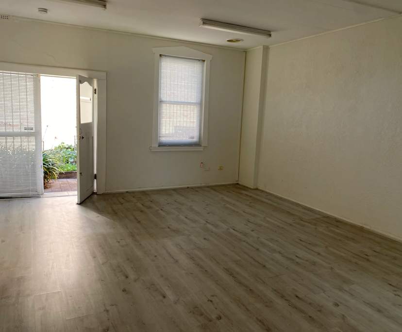 Whole property with 2 rooms for rent