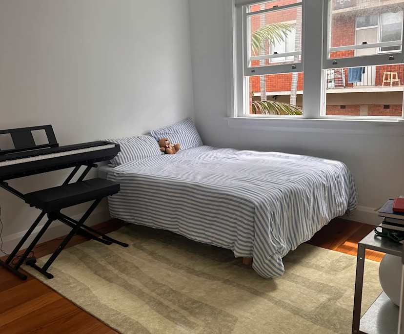 Furnished room in a flatshare