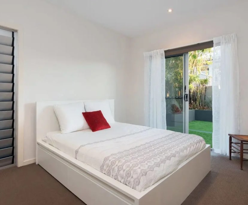 Room for Rent in Camp Hill, Brisbane 200, Flexibl...