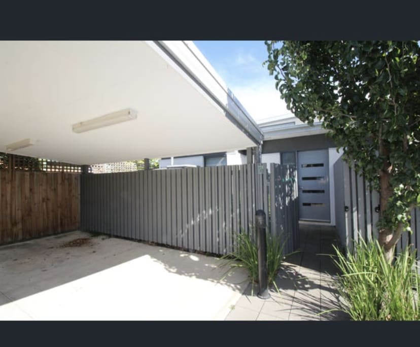 Room for Rent in Mentone, Melbourne 300, Furnishe...