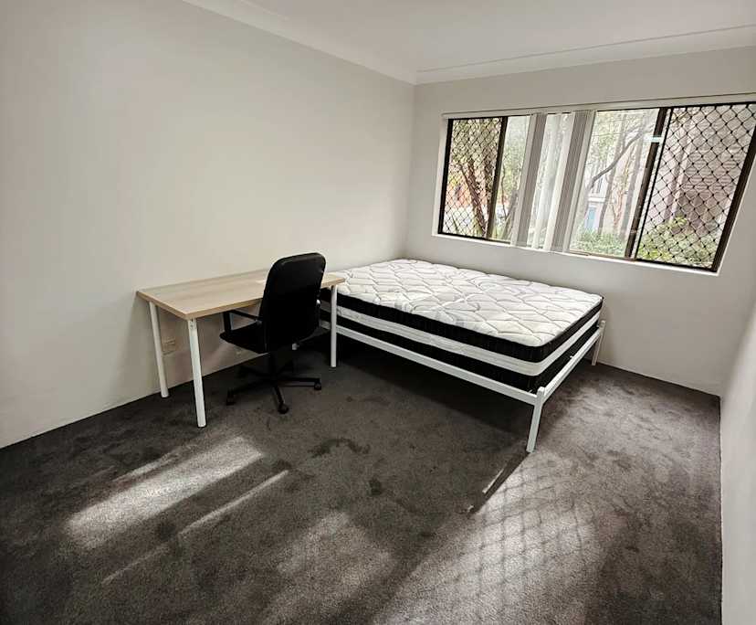 Furnished room in a flatshare