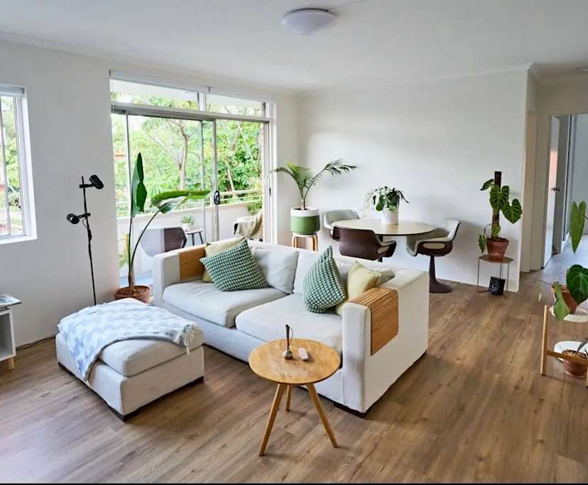 Furnished room in a flatshare