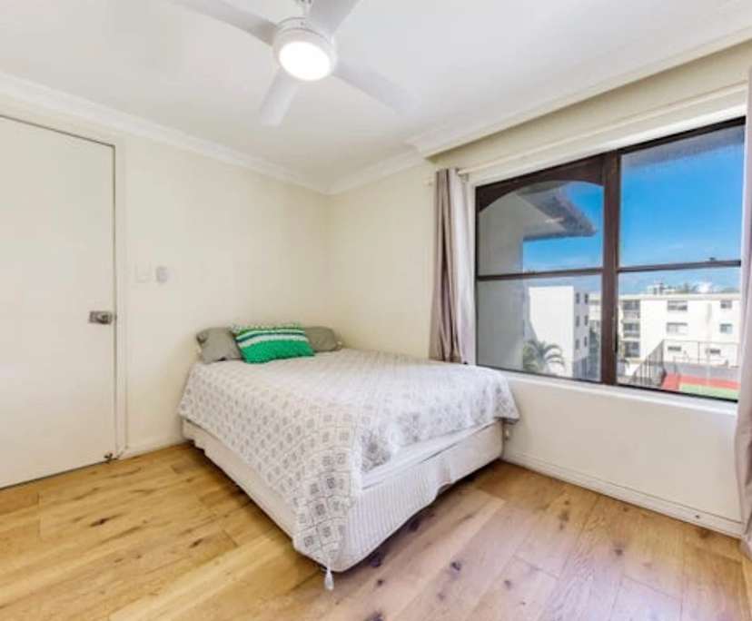 Unfurnished room in a flatshare