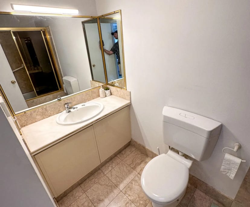 $350, Flatshare, 3 bathrooms, Elanora QLD 4221