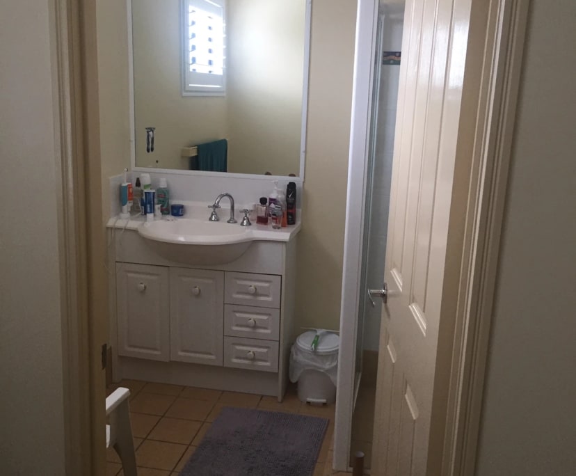 Furnished room with ensuite in a flatshare