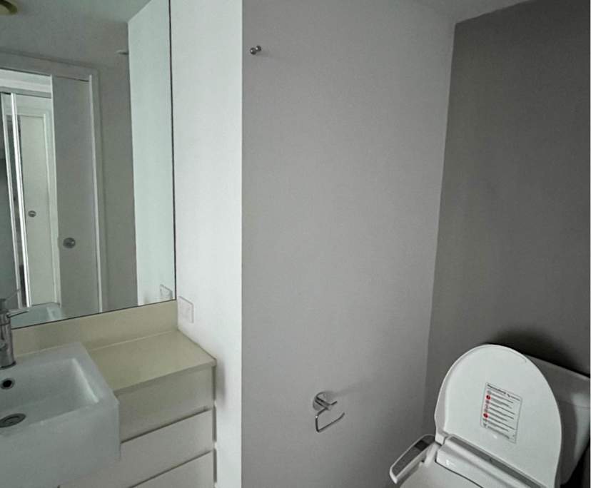 Furnished room with ensuite in a flatshare