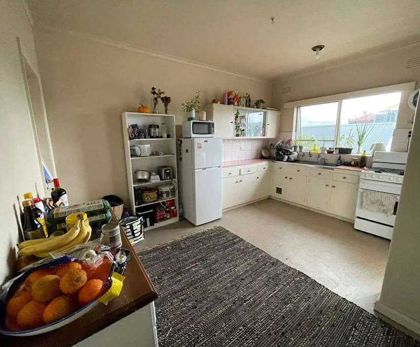 Unfurnished room in a flatshare