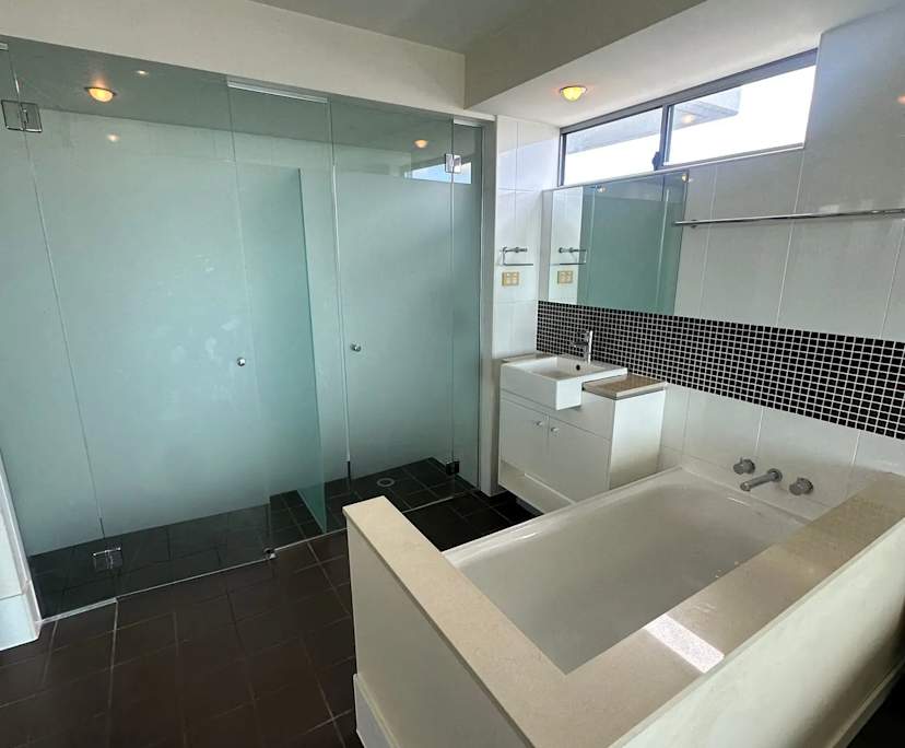 $745, Flatshare, 3 bathrooms, Brisbane City QLD 4000