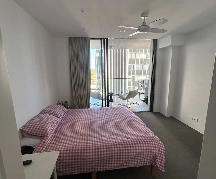 Furnished room with ensuite in a flatshare