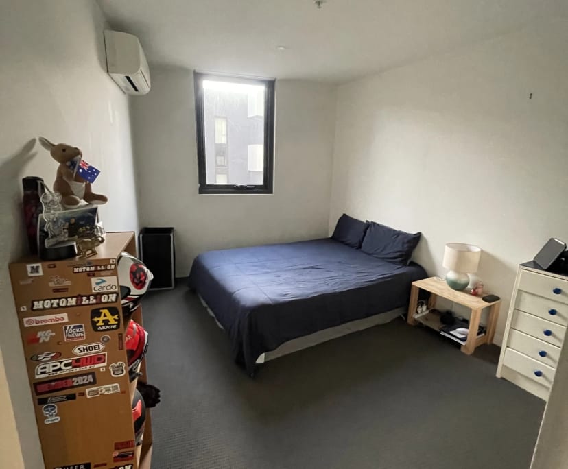 Furnished room with ensuite in a flatshare