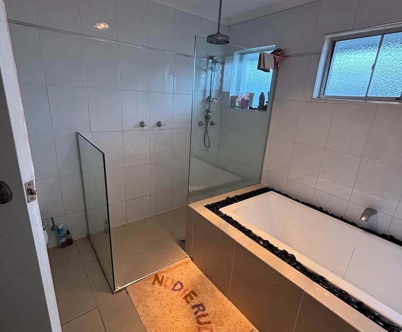 $305, Share-house, 3 bathrooms, Mermaid Waters QLD 4218