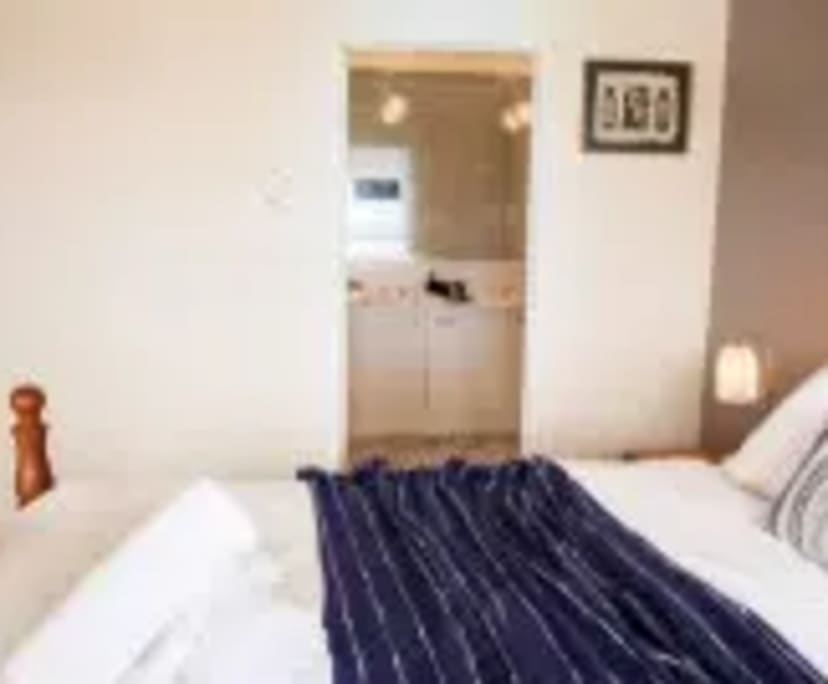 $550, Whole-property, 2 bathrooms, North Ward QLD 4810