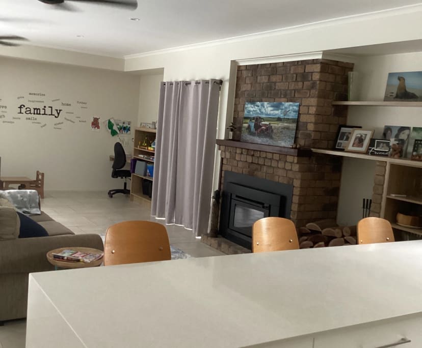 Room for Rent in Camira, Brisbane 300, Furnished,...