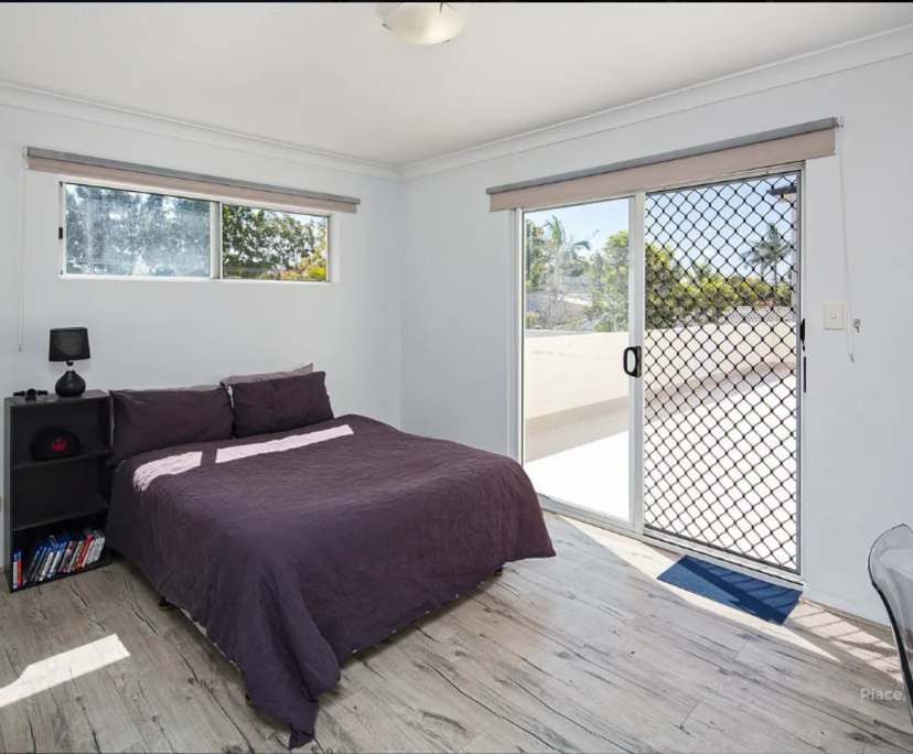 Furnished room with ensuite in a flatshare