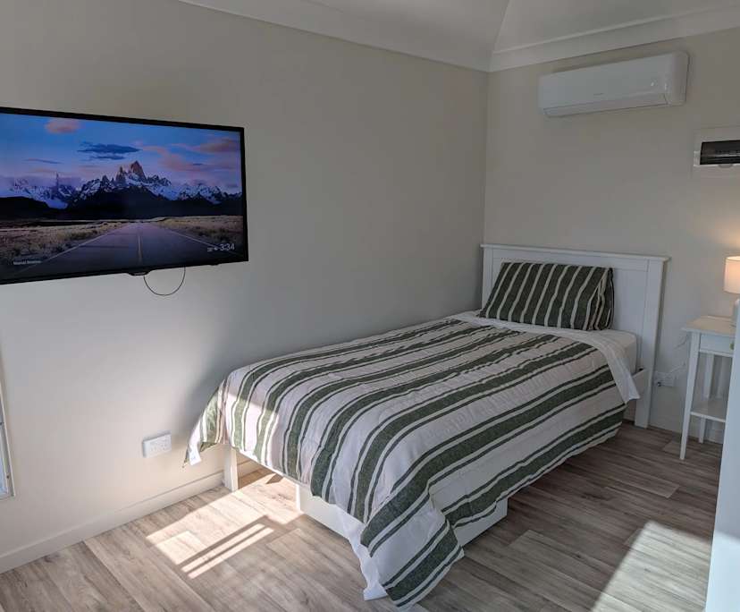 Whole property with 1 room for rent