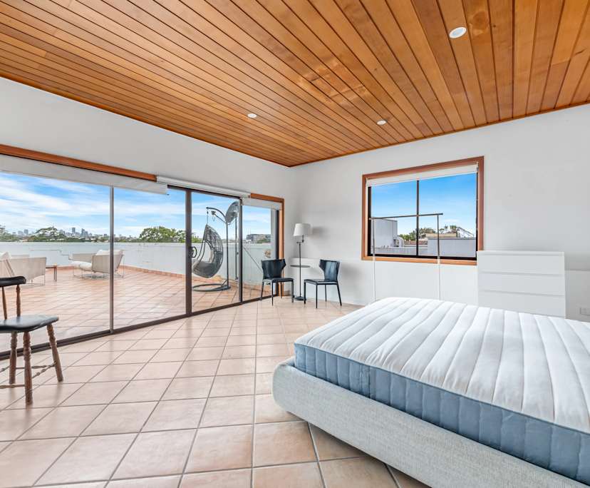 Furnished room in a flatshare