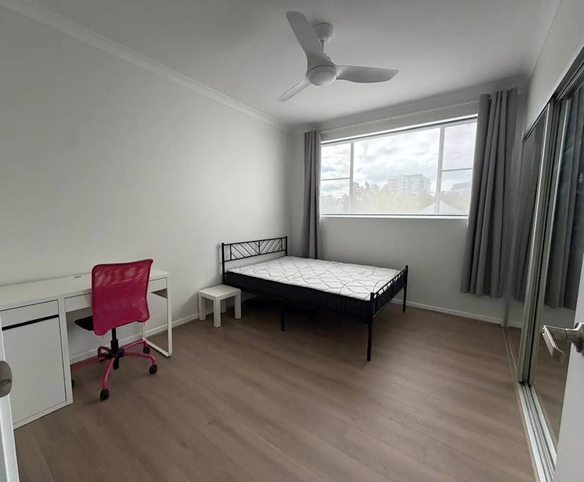 Furnished room in a flatshare
